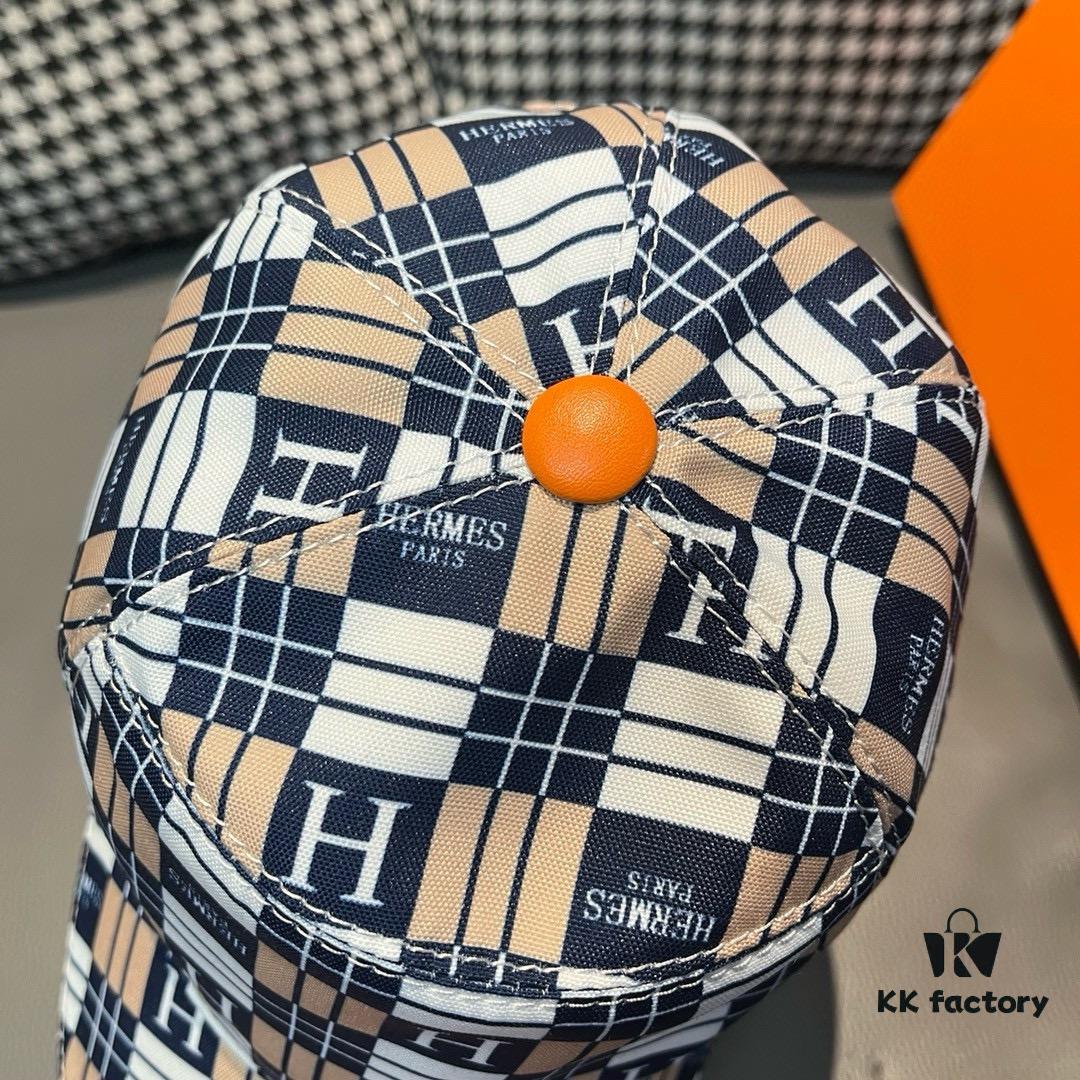 Box with cloth bag, HERMÈS new original single baseball cap, H embroidery plaid design, genuine mold custom-made, authentic breathable canvas fabric + top-layer cowhide, original factory stainless steel adjustable buckle, exquisite craftsmanship, stylish and handsome, excellent quality!