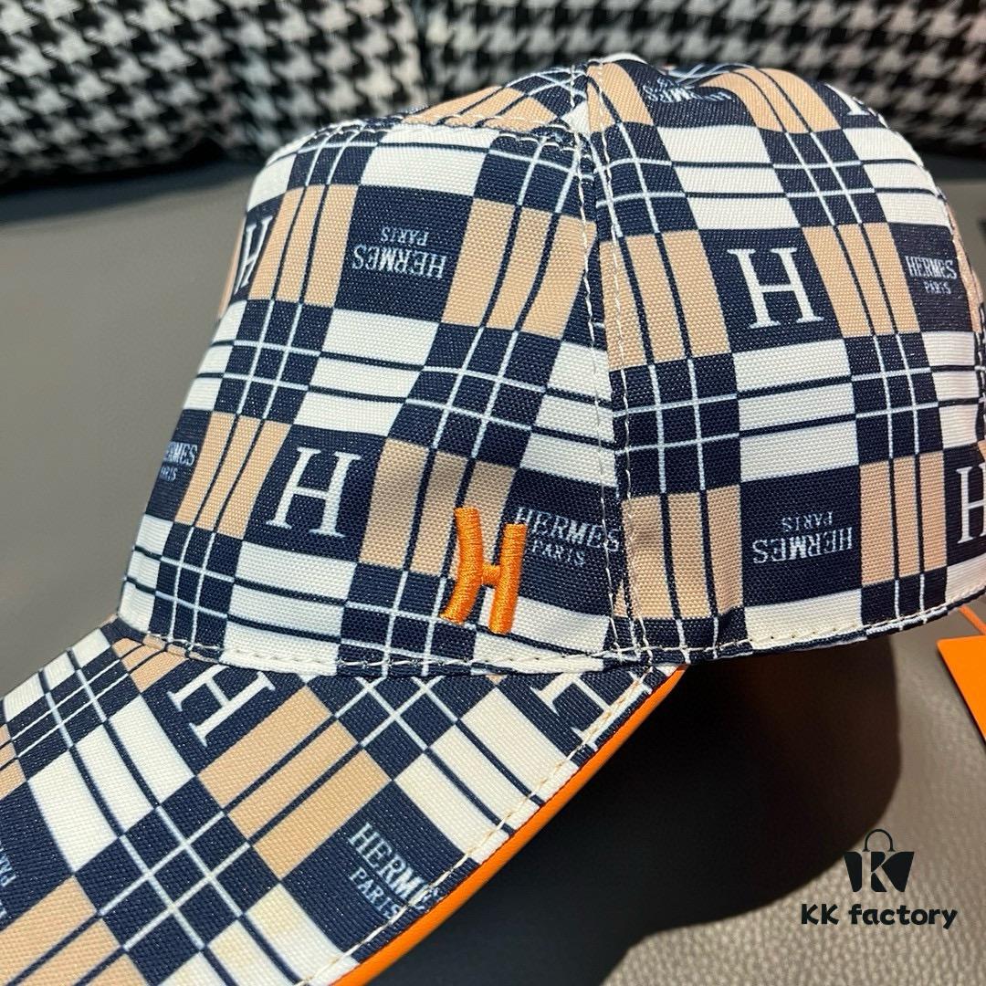 Box with cloth bag, HERMÈS new original single baseball cap, H embroidery plaid design, genuine mold custom-made, authentic breathable canvas fabric + top-layer cowhide, original factory stainless steel adjustable buckle, exquisite craftsmanship, stylish and handsome, excellent quality!