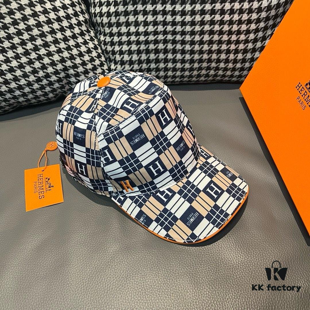 Box with cloth bag, HERMÈS new original single baseball cap, H embroidery plaid design, genuine mold custom-made, authentic breathable canvas fabric + top-layer cowhide, original factory stainless steel adjustable buckle, exquisite craftsmanship, stylish and handsome, excellent quality!