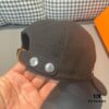 Box and Cloth Bag Included, HERMÈS Original Order Baseball Cap, Classic H Design, Genuine Mold Custom Made, Premium Breathable Canvas Fabric with Top Layer Leather, Original Factory Stainless Steel Adjustable Buckle, Exquisite Craftsmanship, Stylish and High Quality