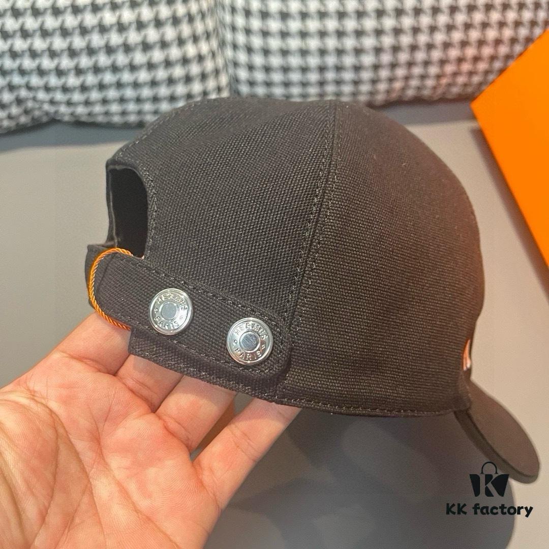 Box and Cloth Bag Included, HERMÈS Original Order Baseball Cap, Classic H Design, Genuine Mold Custom Made, Premium Breathable Canvas Fabric with Top Layer Leather, Original Factory Stainless Steel Adjustable Buckle, Exquisite Craftsmanship, Stylish and High Quality