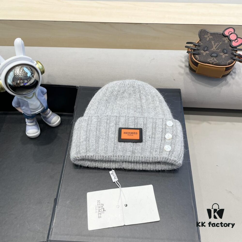 Hermes x Designer Collaborative Collection Distressed Button Beanie Warm Ear-Protecting Knit Hat Versatile Knitted Cap