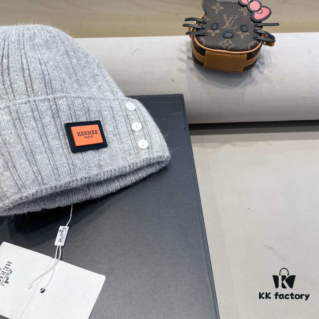 Hermes x Designer Collaborative Collection Distressed Button Beanie Warm Ear-Protecting Knit Hat Versatile Knitted Cap