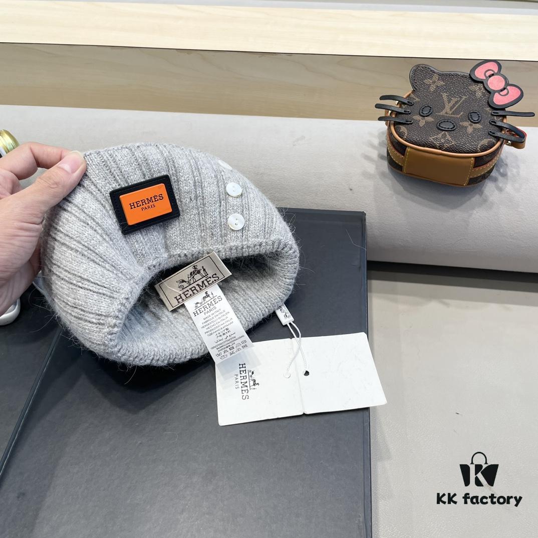 Hermes x Designer Collaborative Collection Distressed Button Beanie Warm Ear-Protecting Knit Hat Versatile Knitted Cap