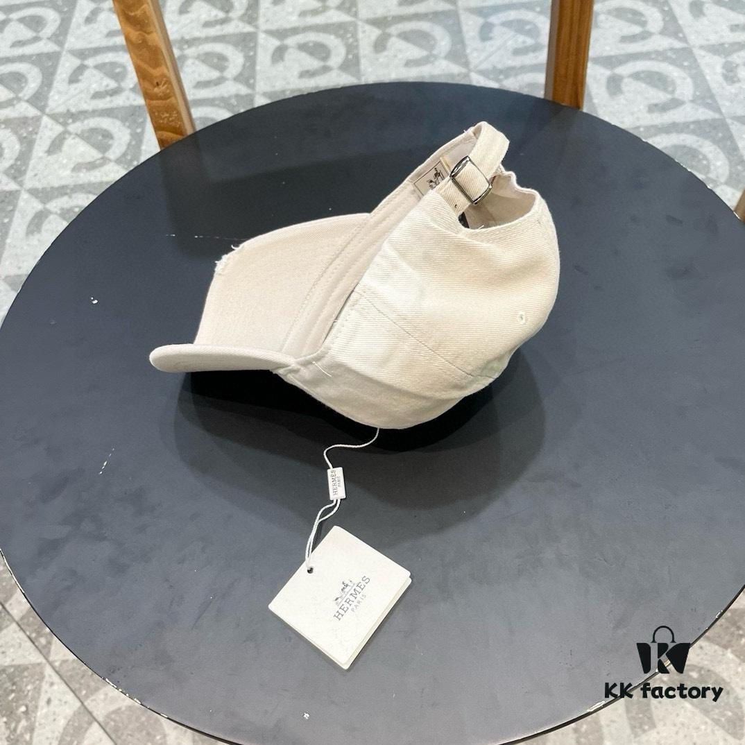 New Arrival HERMÈS Latest Original Quality Baseball Cap, Color-Blocked H Design, Premium Craftsmanship with Authentic Molded Customization, Original Breathable Canvas Fabric and Factory Stainless Steel Adjustable Buckle, Exquisite Workmanship, Stylish and High-Quality