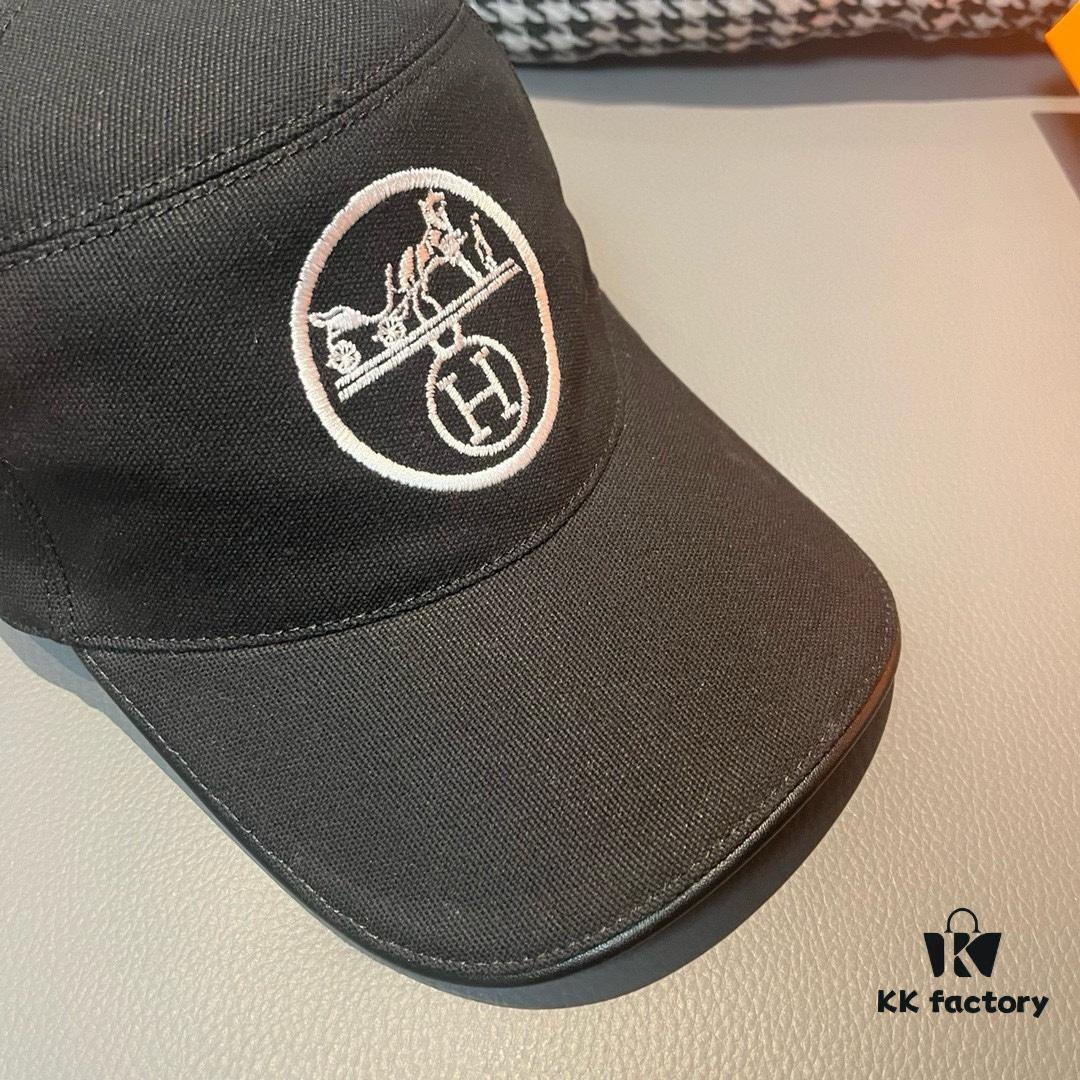 Box and cloth bag included, HERMÈS (Hermes) original order baseball cap, classic H design, genuine mold custom-made, authentic breathable canvas fabric + top-grain cowhide, original factory stainless steel adjustment buckle, exquisite craftsmanship, stylish and handsome with outstanding quality!