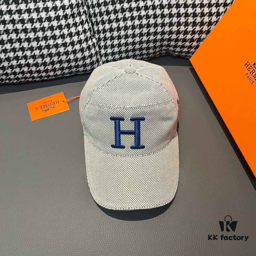 Box and Cloth Bag Included, HERMÈS Original Design Baseball Cap, Classic H Logo, Authentic Mold Custom Made, Premium Canvas Fabric with Top Layer Leather, Original Factory Stainless Steel Adjustable Buckle, Exquisite Craftsmanship, Stylish and High Quality
