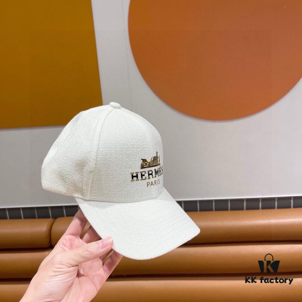 Hermès Limited Edition Embossed Baseball Cap, Official Website Original Lining, High-Quality Version for Connoisseurs – Breathable, Comfortable, Ultra UV Protection, Elegant and Sophisticated Style