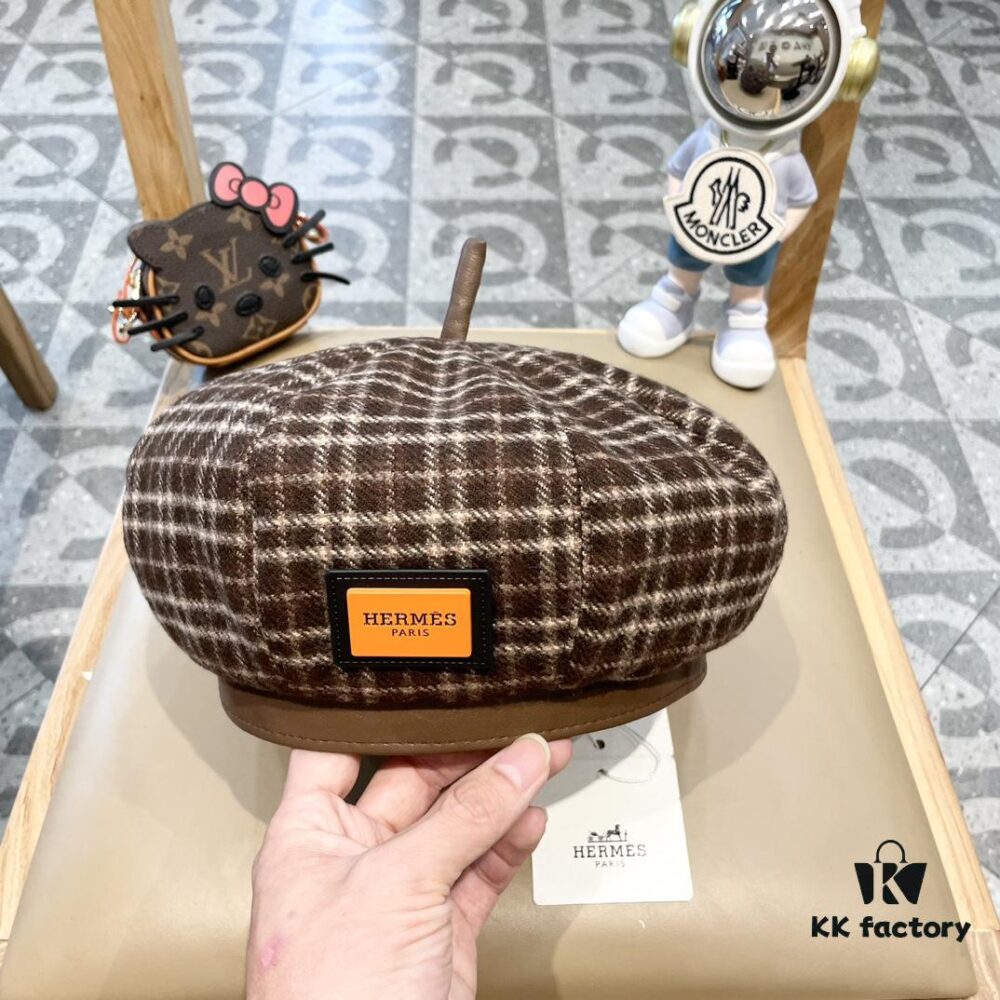 New Arrival HERMÈS Women's Fashionable Tartan Wool Beret, Korean-British Style Casual Artist Hat, Versatile Winter Beanie