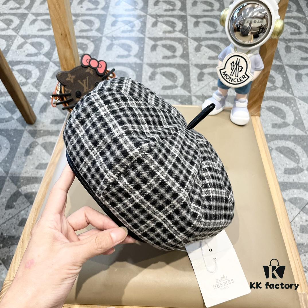 New Arrival HERMÈS Women's Fashion Plaid Wool Beret, Korean-British Style, Versatile Casual Artist Hat, Trendy Pumpkin Cap for Autumn and Winter