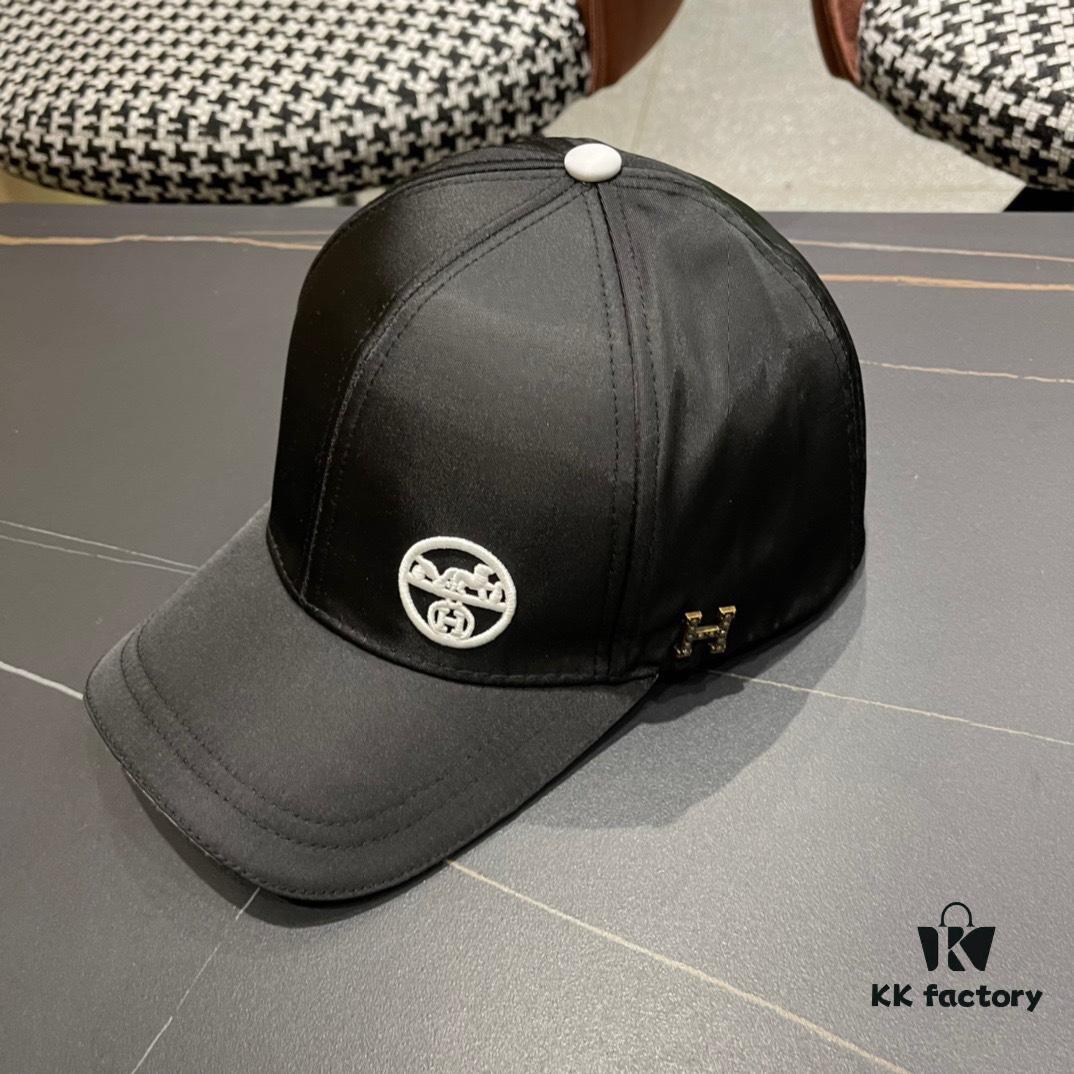 HERMÈS (Hermes) Original Baseball Cap, Classic H Design, Authentic Mold Custom Made, Premium Breathable Canvas Fabric, Exquisite Craftsmanship, Stylish and High Quality
