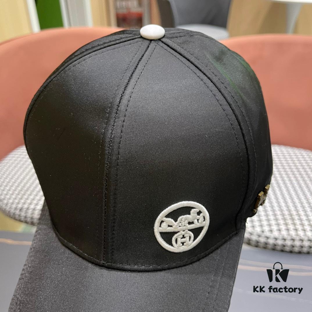HERMÈS (Hermes) Original Baseball Cap, Classic H Design, Authentic Mold Custom Made, Premium Breathable Canvas Fabric, Exquisite Craftsmanship, Stylish and High Quality