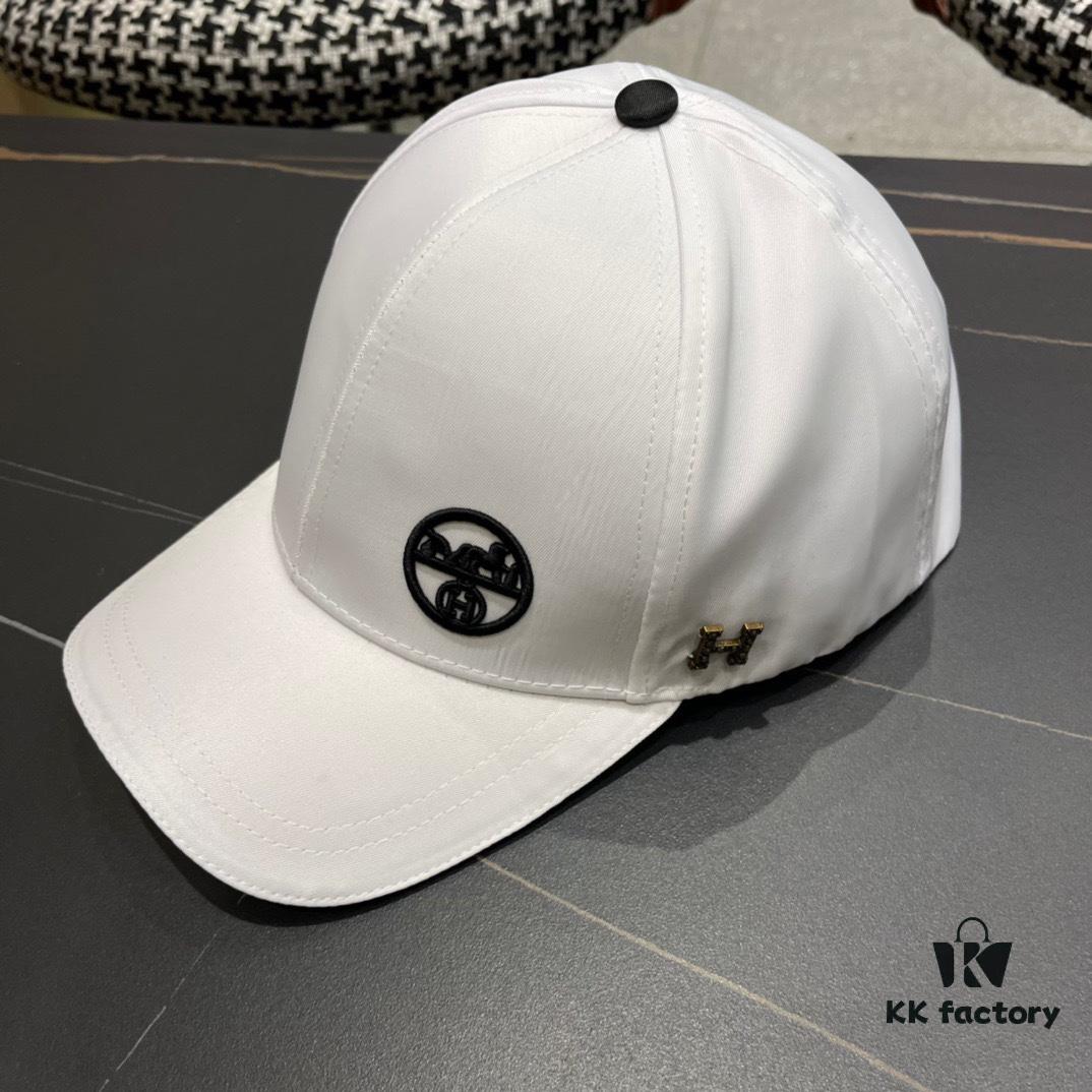 HERMÈS Original Design Baseball Cap, Classic H Logo, Premium Custom Molded Construction, Authentic Breathable Canvas Fabric, Exquisite Craftsmanship, Stylish and High Quality