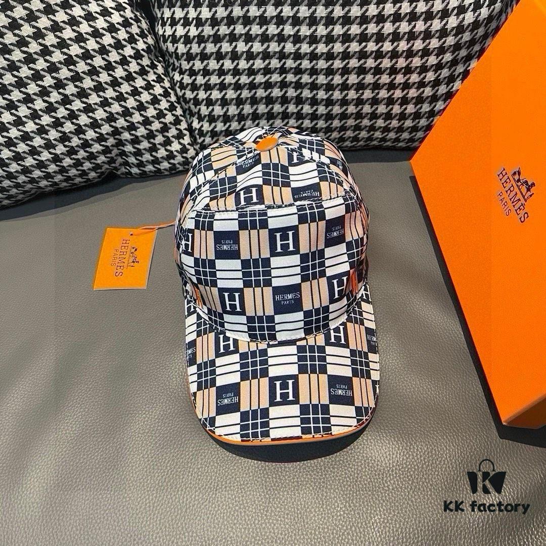 Box and cloth bag included, HERMÈS (Hermès) new original order baseball cap with H embroidery checkered design, genuine leather mold custom-made, original breathable canvas fabric + top-layer cowhide, factory fine steel adjustable buckle, exquisite craftsmanship, stylish and handsome with outstanding quality!