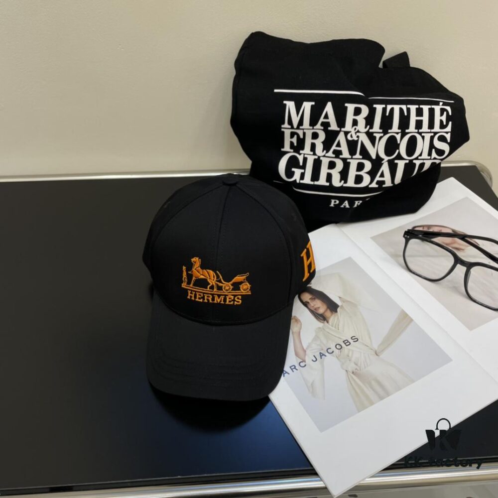 New Arrival HERMÈS Latest Original Design Baseball Cap, Color-Block H Logo, Authentic Mold Custom Made, Premium Breathable Canvas Fabric with Original Factory Stainless Steel Adjustable Buckle, Exquisite Craftsmanship, Stylish and Handsome, Outstanding Quality