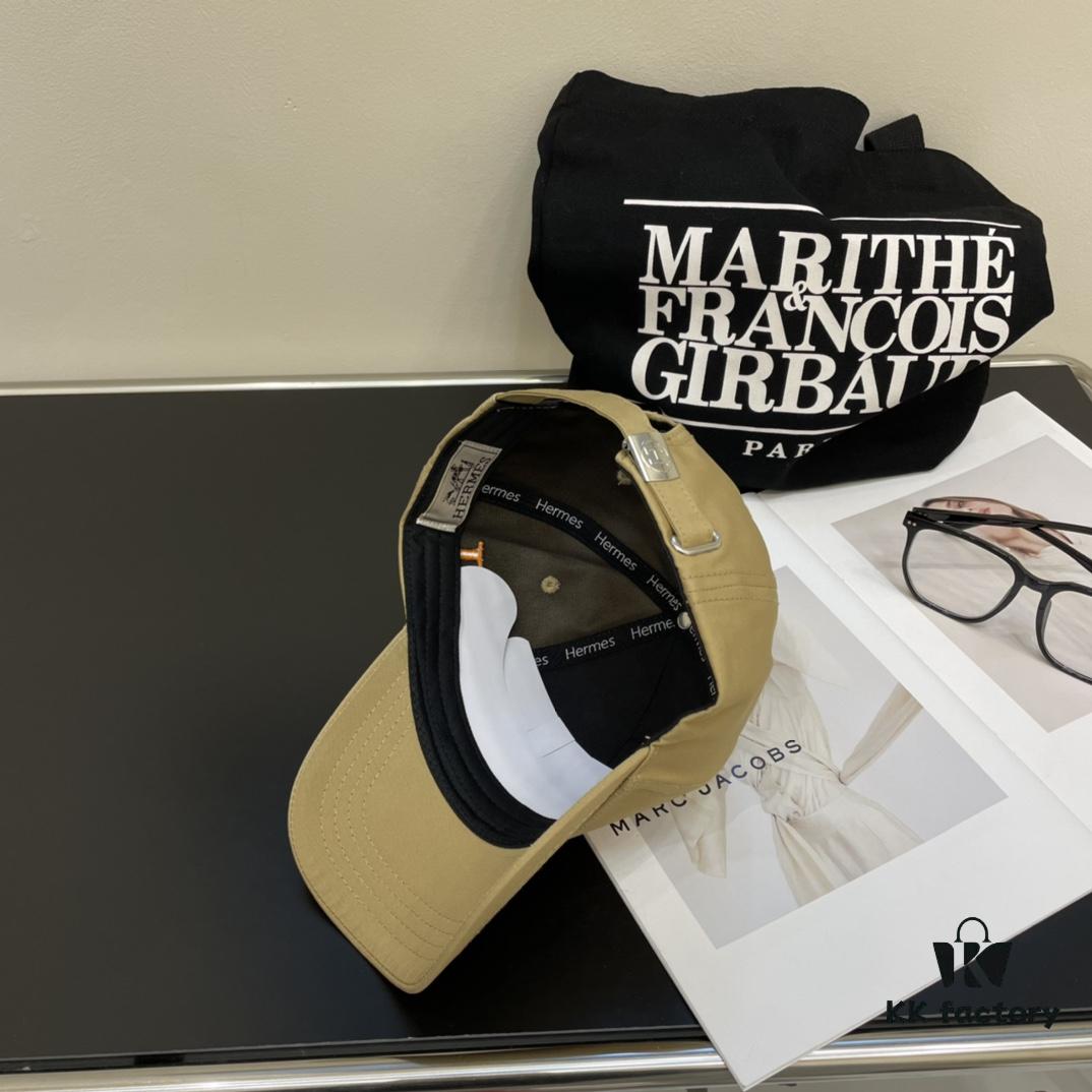 New Arrival HERMÈS Latest Authentic-style Baseball Cap, Color-block H Design, Premium Canvas Material with Original Steel Adjustable Buckle, Exquisite Craftsmanship, Fashionable and Breathable