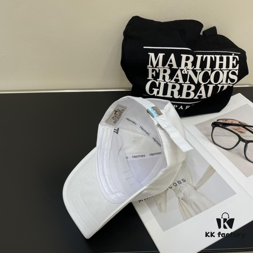 New Arrival HERMÈS (Hermes) Latest Style Original Single Baseball Cap, Color-Blocked H, Authentic Mold Custom-Made, Premium Breathable Canvas Fabric with Original Factory Stainless Steel Adjustable Buckle, Exquisite Craftsmanship, Stylish and Handsome, Outstanding Quality