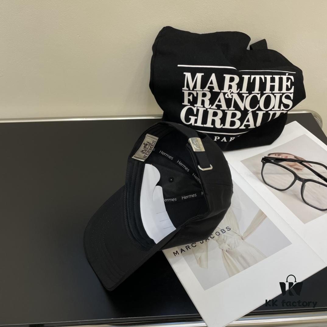 New Arrival HERMÈS Latest Original Design Baseball Cap, Color-Block H Logo, Authentic Mold Custom Made, Premium Breathable Canvas Fabric with Original Factory Stainless Steel Adjustable Buckle, Exquisite Craftsmanship, Stylish and Handsome, Outstanding Quality