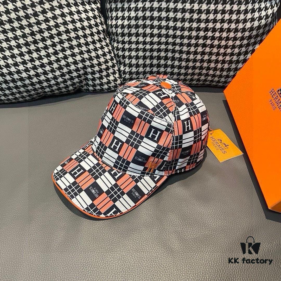 Box and Cloth Bag Included, HERMÈS New Original Quality Baseball Cap, H Embroidered Plaid Design, Authentic Mold Customized, Premium Breathable Canvas Fabric with Genuine Top-Layer Leather, Original Factory Stainless Steel Adjustable Buckle, Exquisite Craftsmanship, Stylish and High-Quality