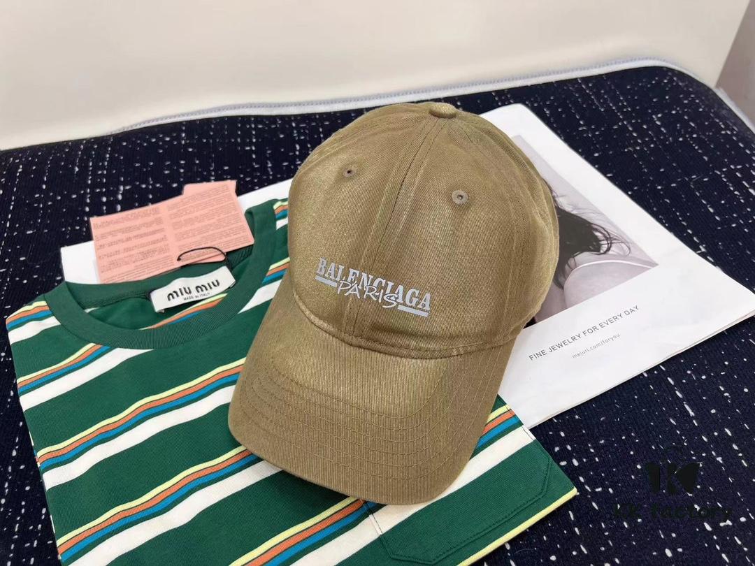 Balenciaga New Style Washed Cotton Baseball Cap, Fashionable and Unique Design