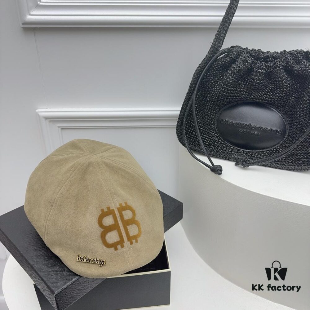 Balenciaga New Arrival ✓ Beige Vintage-Style Forward Cap, Early Autumn Suede Fabric with Exceptional Texture 🤎🖤