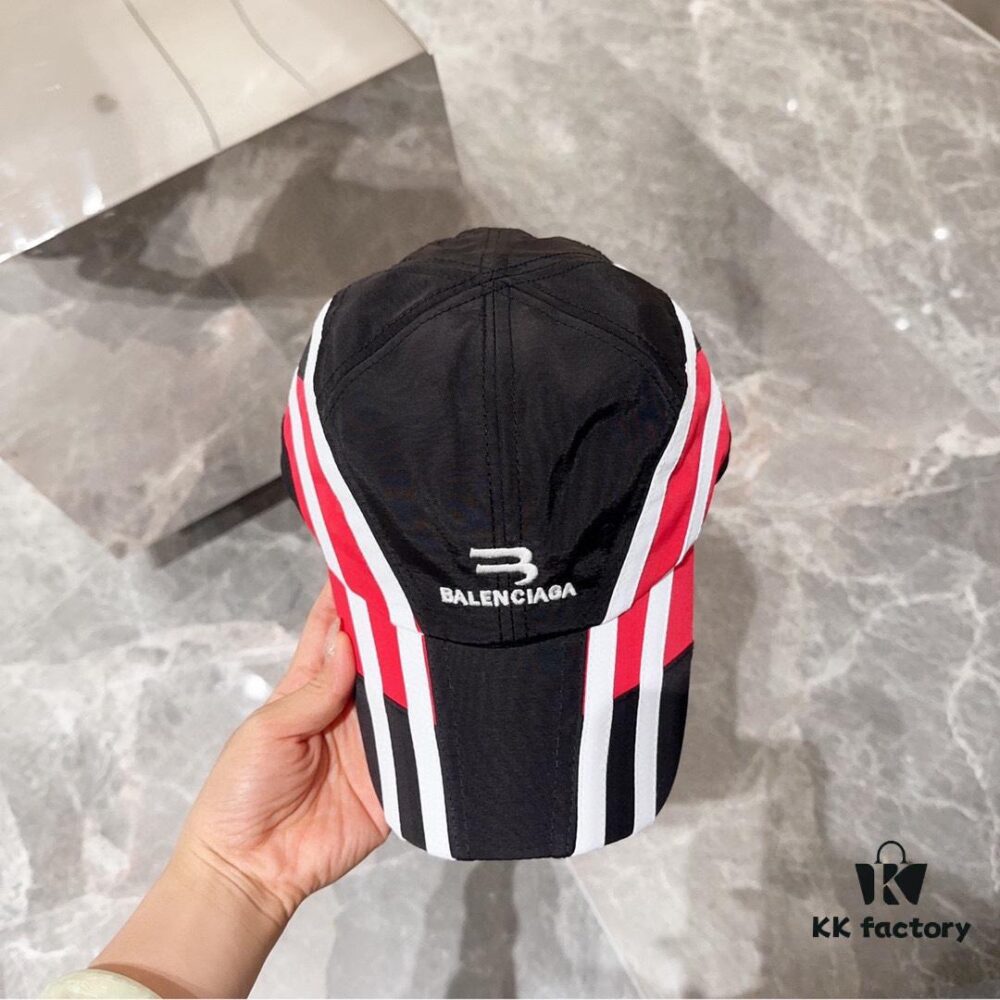 BALENCIAGA Official Style