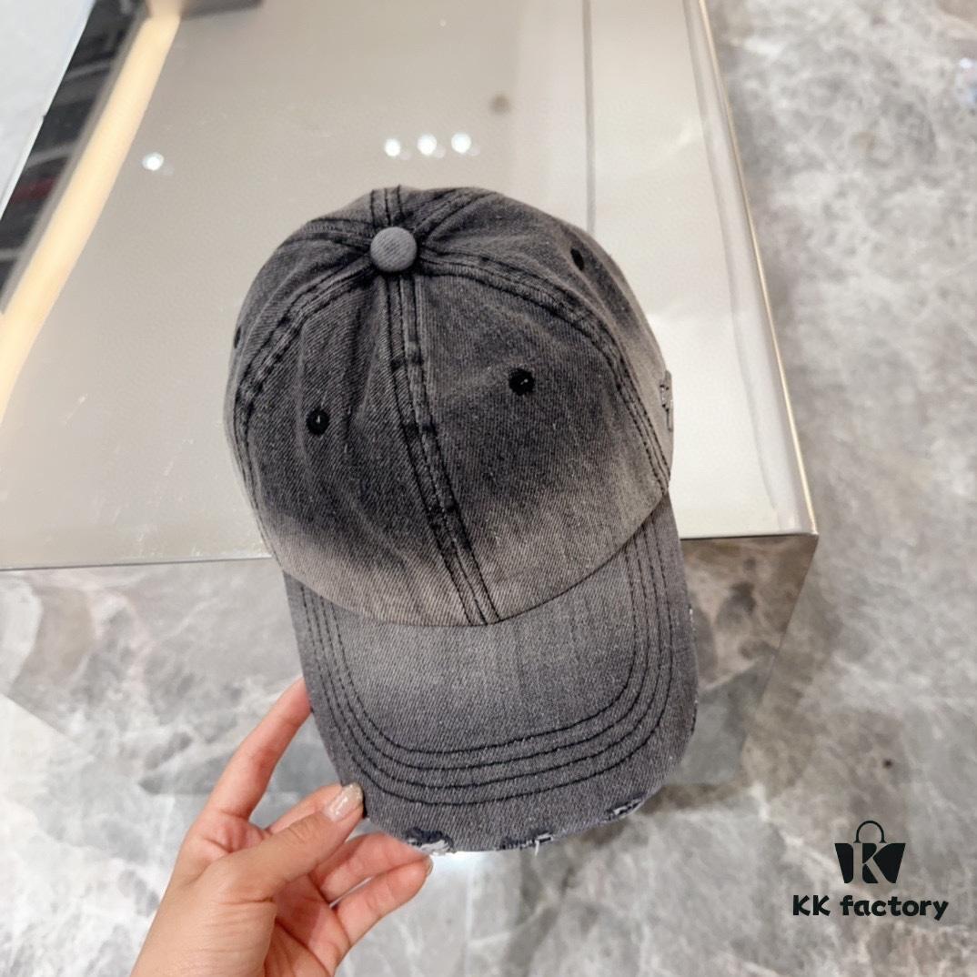 BALENCIAGA New Spring Arrival Stylish Baseball Cap, High-Quality Denim Fabric, Excellent Breathability, Suitable for All Seasons