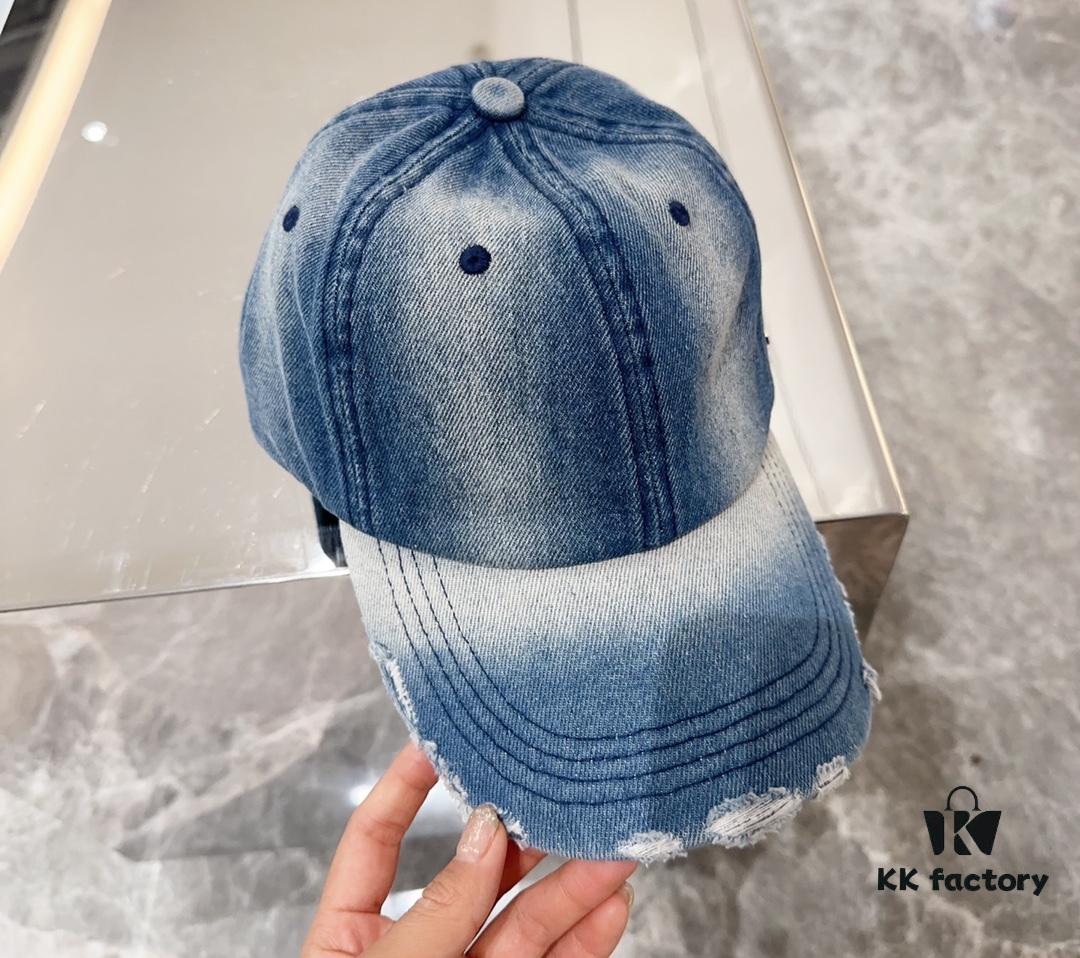 BALENCIAGA 🆕 Spring New Arrival Stylish Baseball Cap, High-Quality Denim Fabric, Excellent Breathability, Suitable for All Seasons