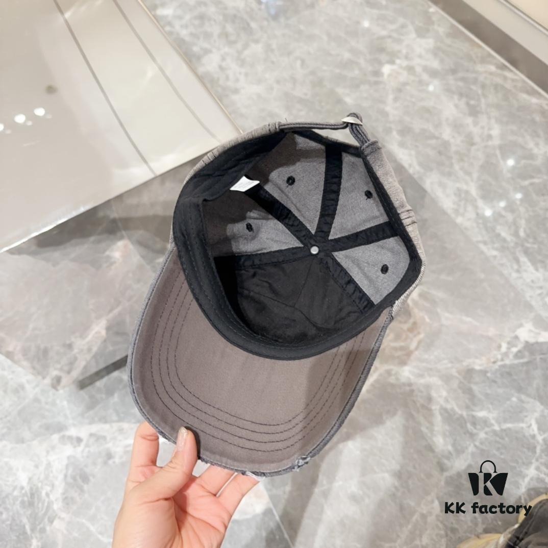 BALENCIAGA New Spring Arrival Stylish Baseball Cap, High-Quality Denim Fabric, Excellent Breathability, Suitable for All Seasons