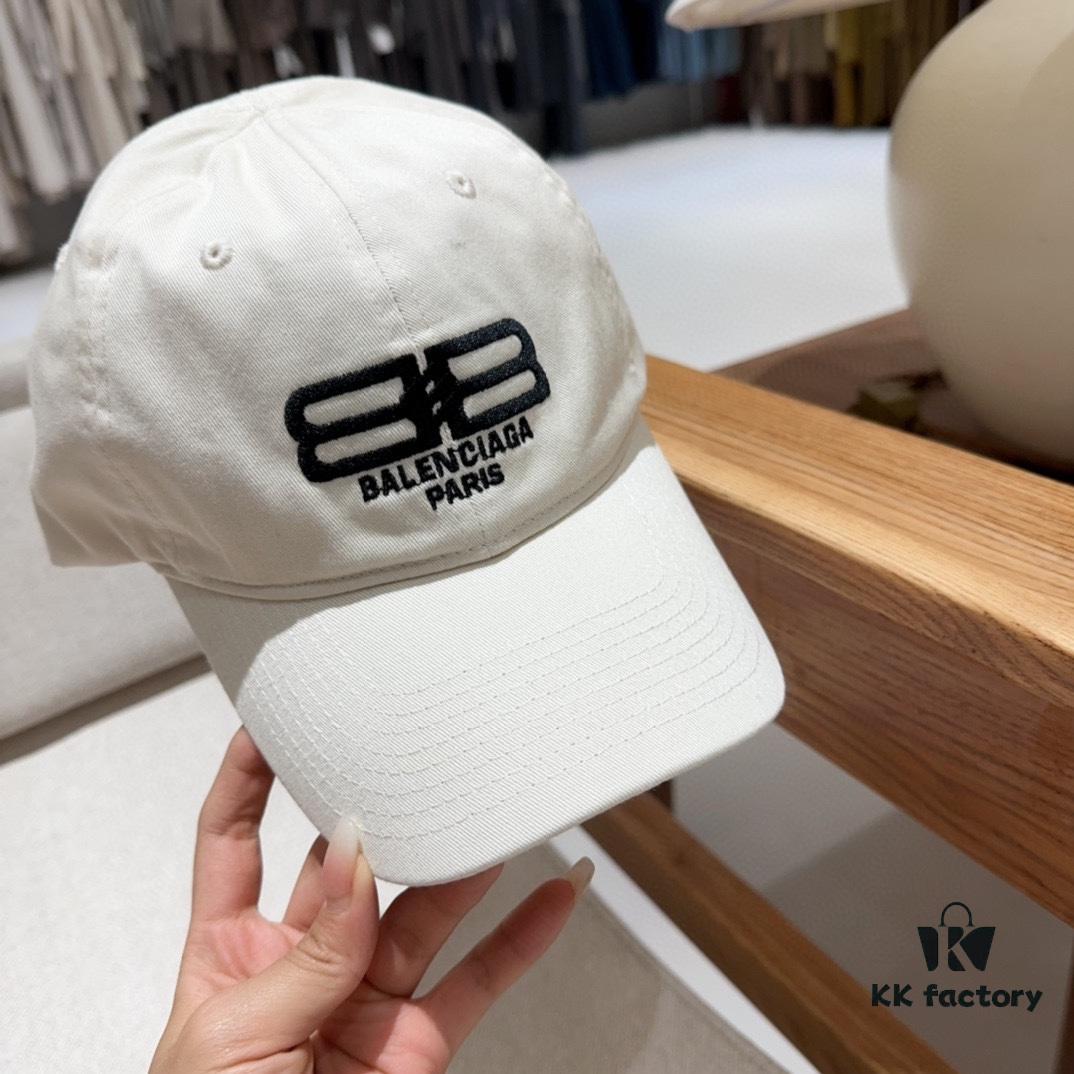 BALENCIAGA Spring New Arrival Stylish Baseball Cap with Excellent Breathability, Unisex Fashion Knit Cap for All Seasons