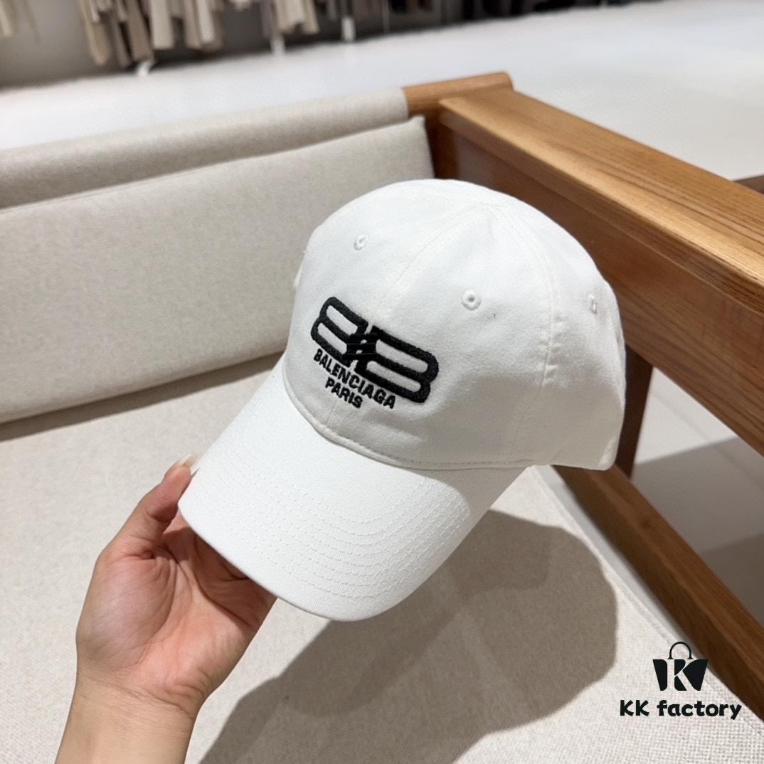 BALENCIAGA Spring New Arrival Stylish Baseball Cap with Excellent Breathability, Unisex Fashion Knit Cap for All Seasons