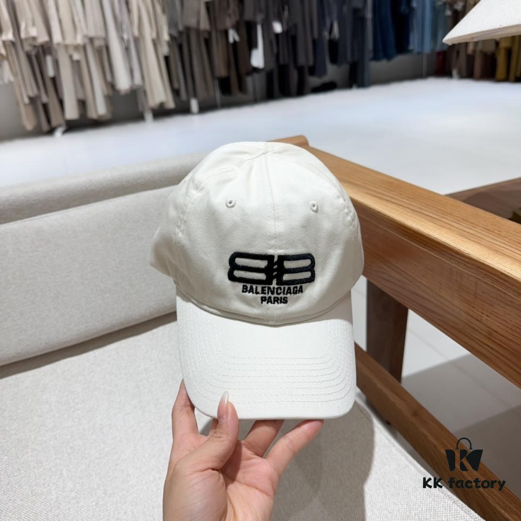 BALENCIAGA Spring New Arrival Stylish Baseball Cap with Excellent Breathability, Unisex Fashion Knit Cap for All Seasons