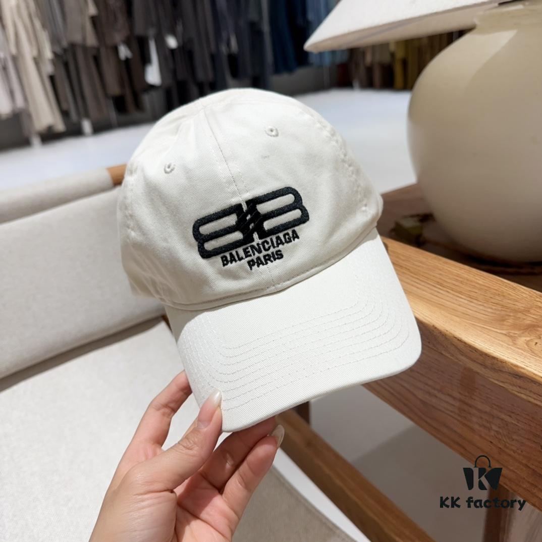BALENCIAGA Spring New Arrival Stylish Baseball Cap with Excellent Breathability, Unisex Fashion Knit Cap for All Seasons