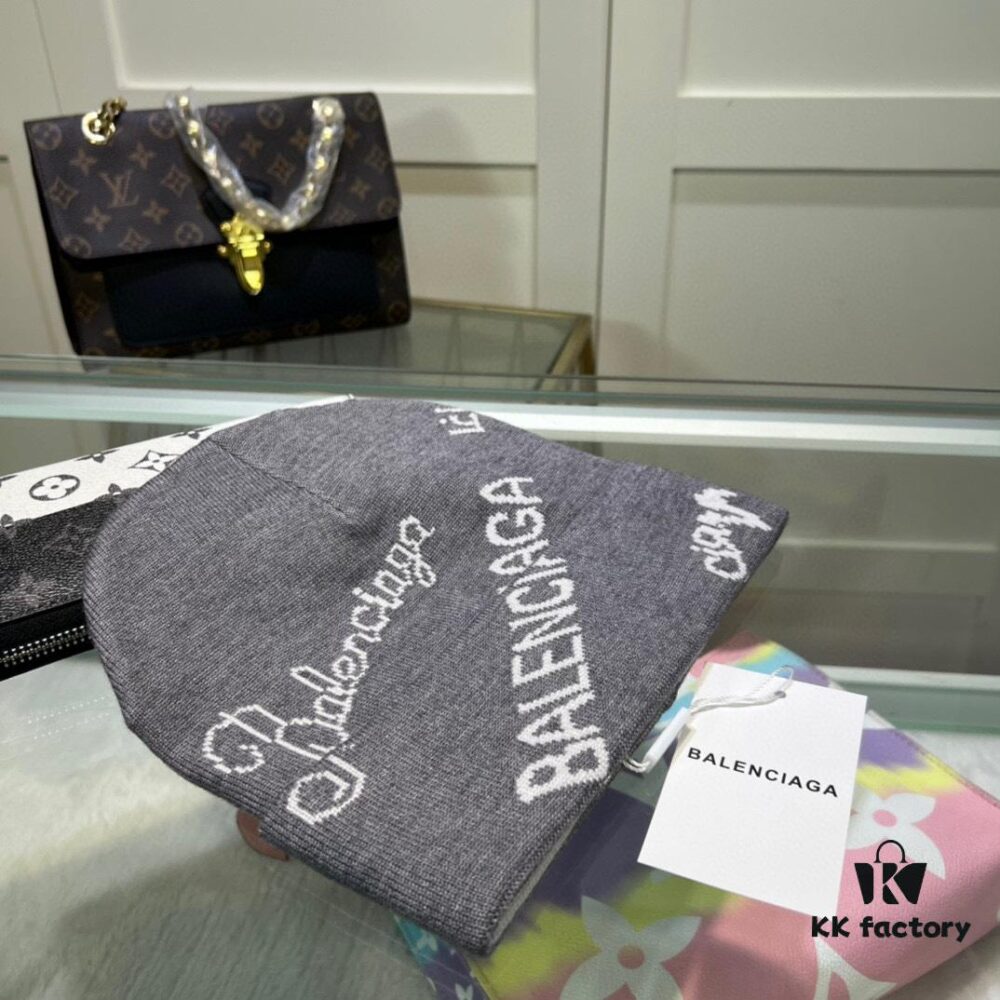 Dust Bag Included Paris Fashion House Balenciaga Stock Available High-Quality Knit Beanie with Letter Logo for Autumn and Winter Unisex Warm Comfortable Elegant Style