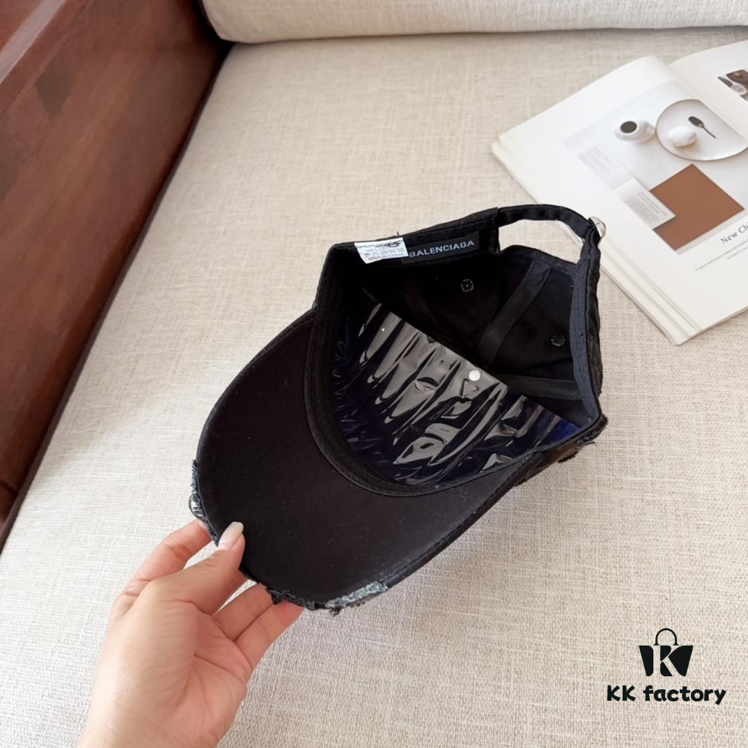 BALENCIAGA New Arrival Stylish Baseball Cap, High-Quality Breathable Design for All Seasons