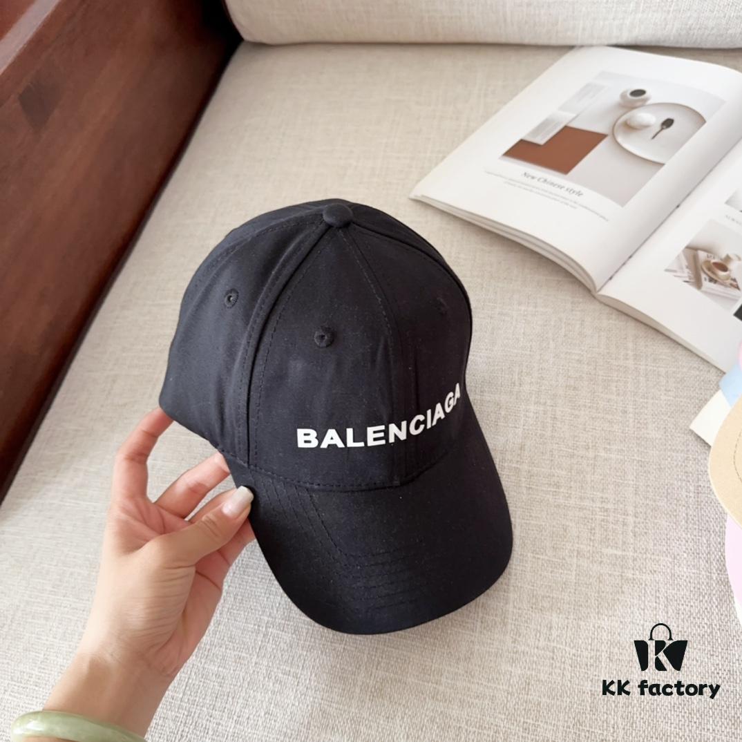 BALENCIAGA New Arrival Stylish Baseball Cap, High-Quality Breathable Design for All Seasons