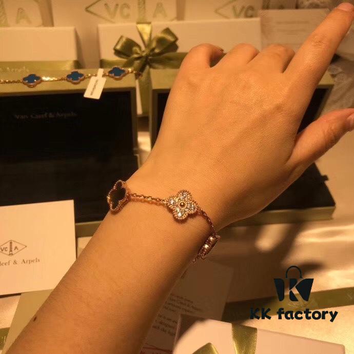 【🍀VCA New Arrival】VCA Overseas Points Gift Five-Petal Gray Mother-of-Pearl Bracelet, Natural Gray Shell Inlaid with Sparkling Brilliant Crystals ✨, 925 Sterling Silver + 18K Real Gold Plated Bracelet, Adjustable Length: 19cm, Complete Gift Box Packaging with Scan Code, NOT FOR SALE