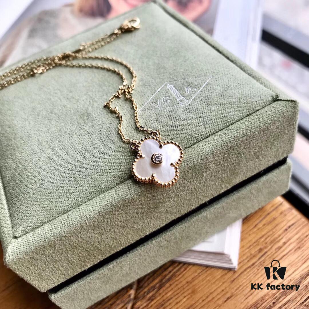 Van Cleef & Arpels Clover Diamond Necklace in Silver Version