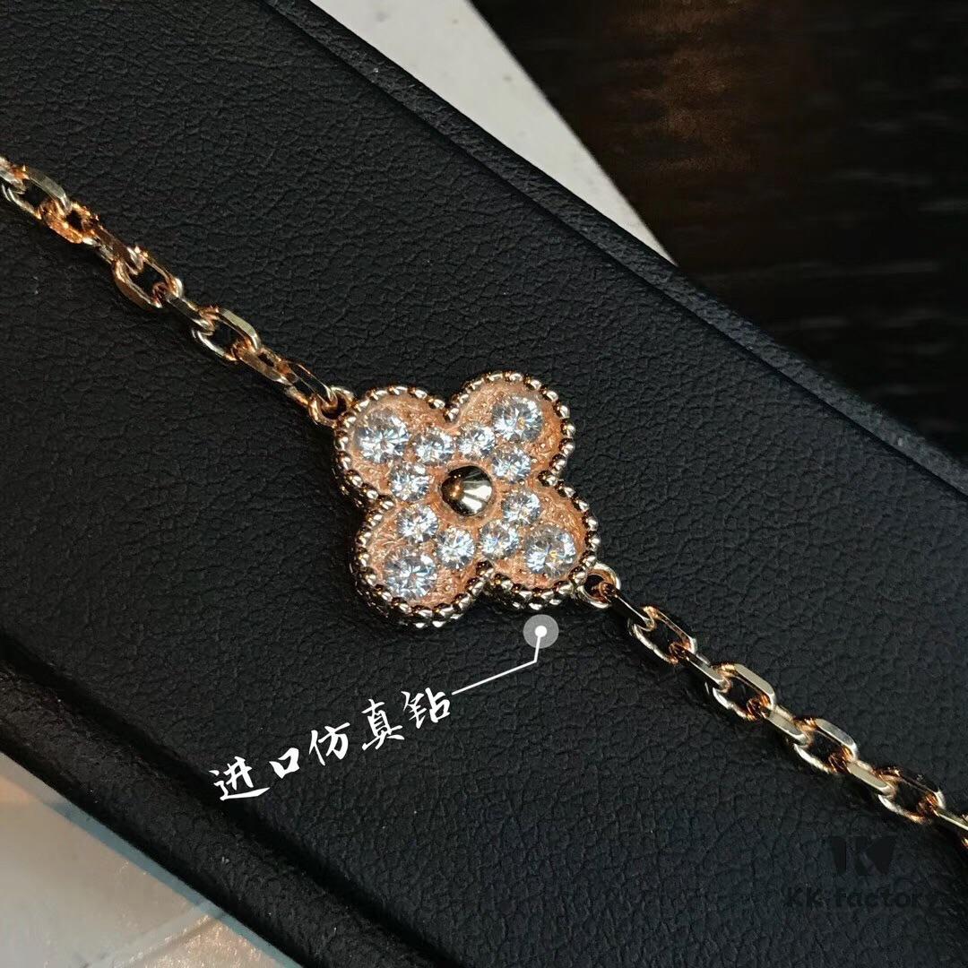 VCA Lucky Gray Pearl and Full Diamond Five-Leaf Clover Bracelet, Supreme Silver Version, Extremely Rare and Difficult to Produce