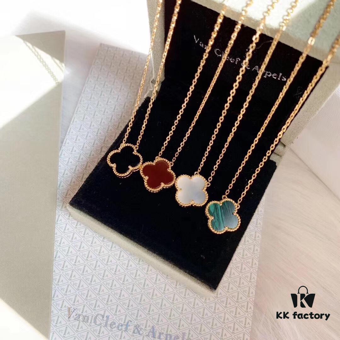 Luxury Level Replica 👄 VCA Van Cleef & Arpels Classic Medium Four-Leaf Clover Necklace in Gold Tone!