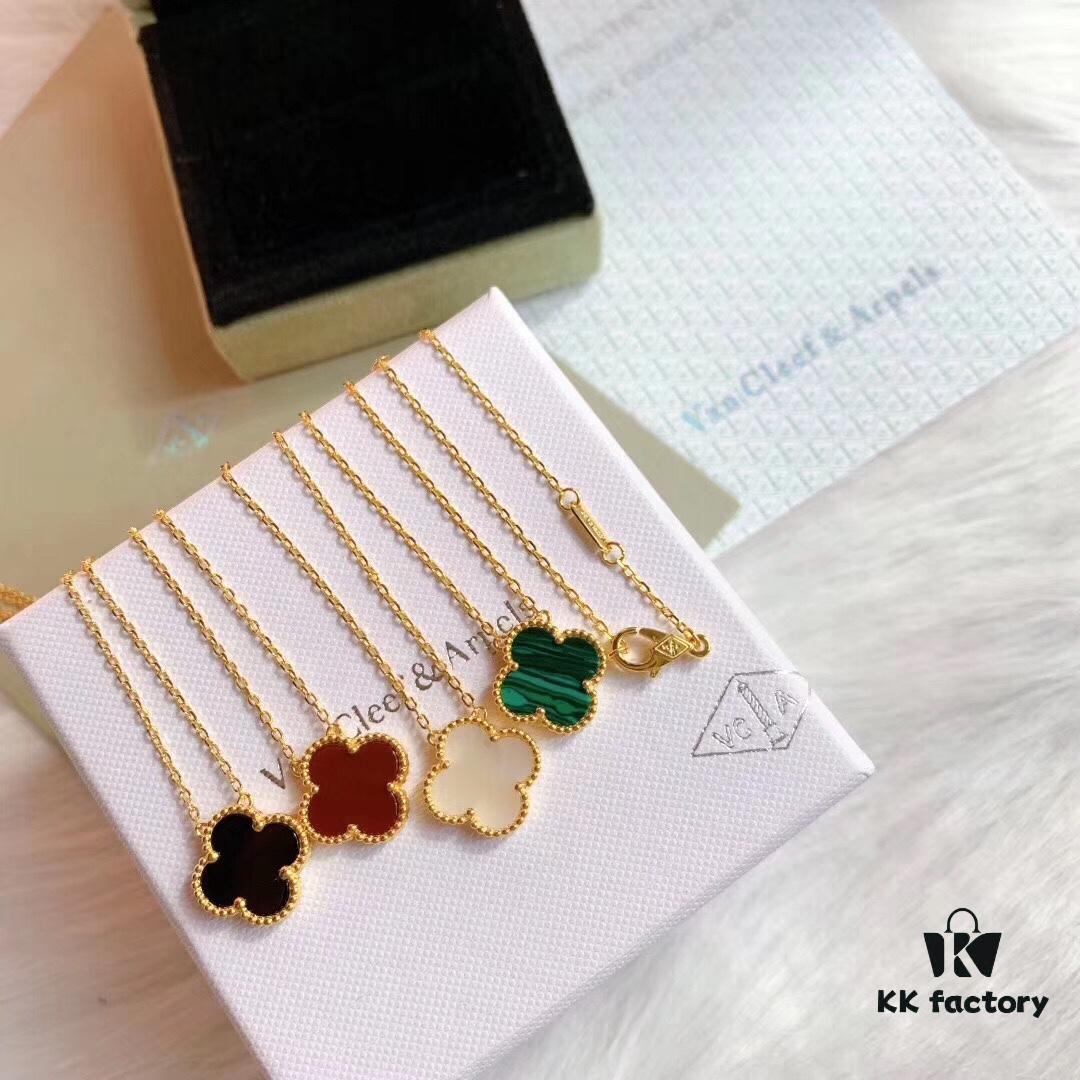 Luxury Level Replica 👄 VCA Van Cleef & Arpels Classic Medium Four-Leaf Clover Necklace in Gold Tone!