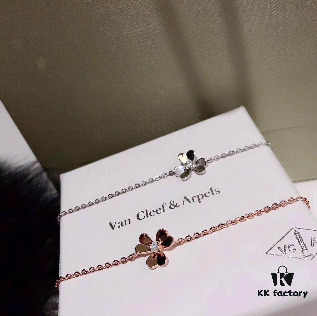 Brand New VCA Van Cleef & Arpels Frivole Series ☘️🌸✨✨ Clover Necklace