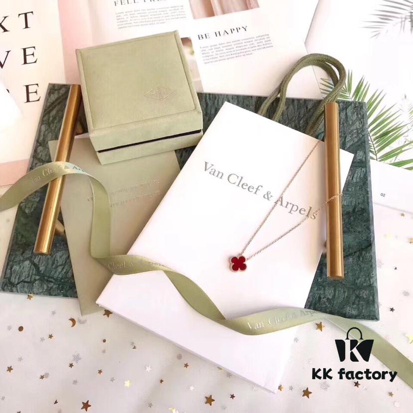 Seiko Oriental Invincible Style, Timeless Classic! Lucky Clover Medium Necklace