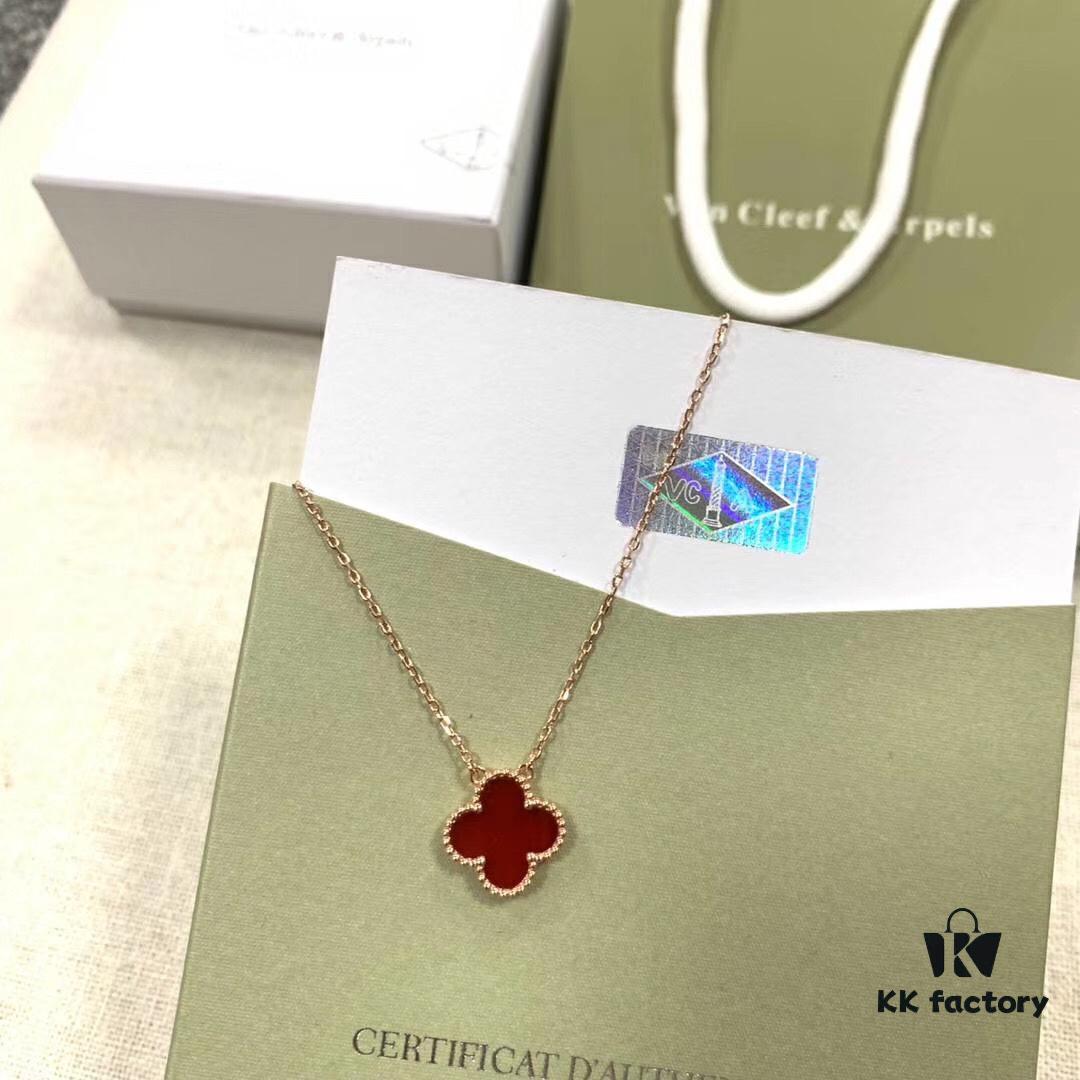 Fine Craftsmanship 925 Sterling Silver Four-Leaf Clover with K-Gold and Agate Stones