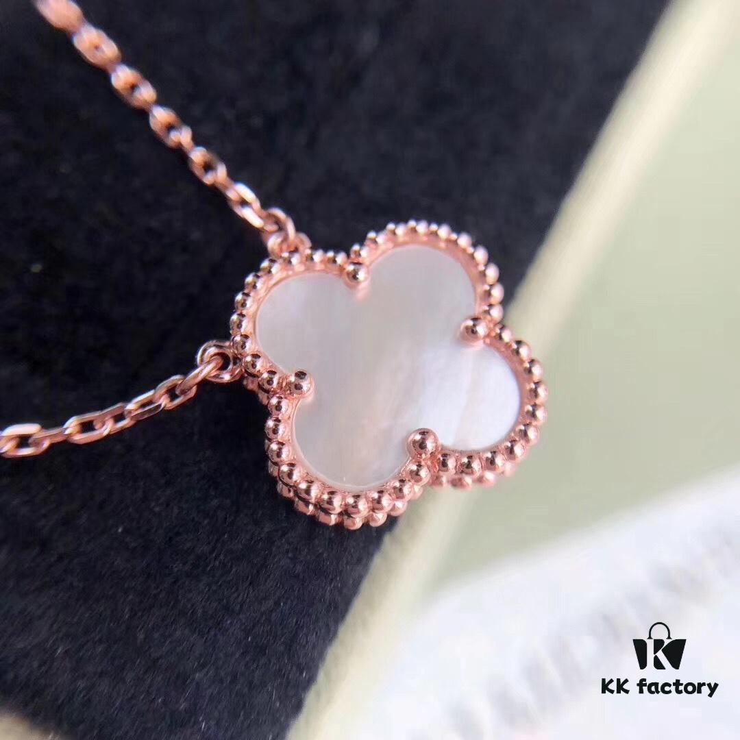 Van Cleef & Arpels VCA Alhambra Clover Necklace, Authentic Design! The clover-shaped agate features smooth contours and elegant lines, with hand-polished fine beads for a full, three-dimensional appearance. Premium lobster clasp with custom-level craftsmanship and an exclusive anti-counterfeit code—each necklace has a unique identification number, ensuring authenticity. Hand-engraved chain links, each link featuring four facets. Exquisite workmanship exudes refined elegance. Beautiful when worn alone or layered.