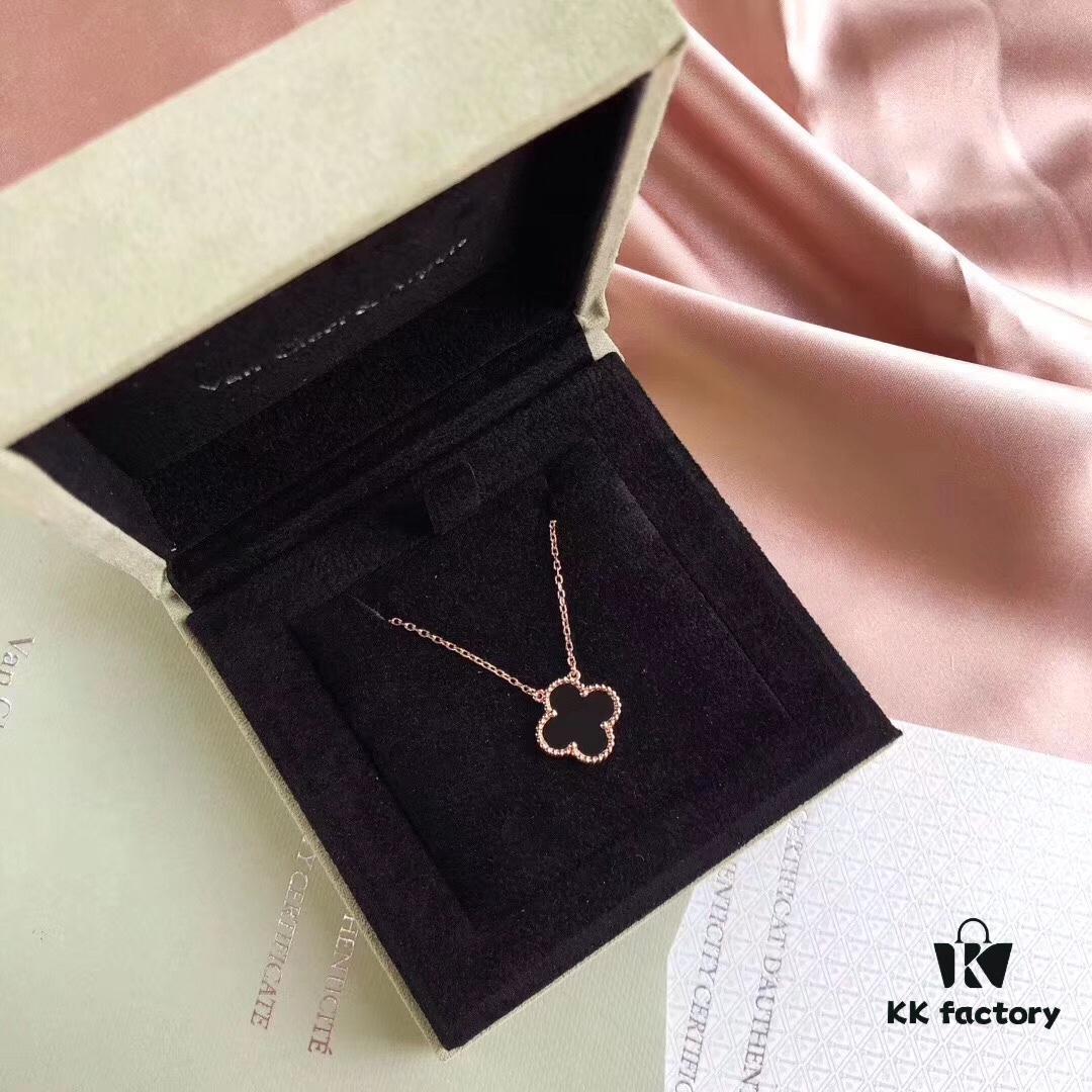 Van Cleef & Arpels VCA Alhambra Clover Necklace, Authentic Design! The clover-shaped agate features smooth contours and elegant lines, with hand-polished fine beads for a full, three-dimensional appearance. Premium lobster clasp with custom-level craftsmanship and an exclusive anti-counterfeit code—each necklace has a unique identification number, ensuring authenticity. Hand-engraved chain links, each link featuring four facets. Exquisite workmanship exudes refined elegance. Beautiful when worn alone or layered.