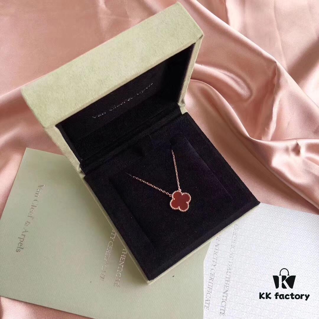 Van Cleef & Arpels VCA Alhambra Clover Necklace, Authentic Design! The clover-shaped agate features smooth contours and elegant lines, with hand-polished fine beads for a full, three-dimensional appearance. Premium lobster clasp with custom-level craftsmanship and an exclusive anti-counterfeit code—each necklace has a unique identification number, ensuring authenticity. Hand-engraved chain links, each link featuring four facets. Exquisite workmanship exudes refined elegance. Beautiful when worn alone or layered.