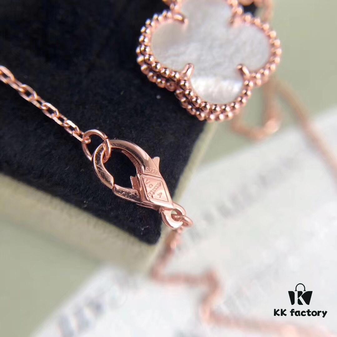 Van Cleef & Arpels VCA Alhambra Clover Necklace, Authentic Design! The clover-shaped agate features smooth contours and elegant lines, with hand-polished fine beads for a full, three-dimensional appearance. Premium lobster clasp with custom-level craftsmanship and an exclusive anti-counterfeit code—each necklace has a unique identification number, ensuring authenticity. Hand-engraved chain links, each link featuring four facets. Exquisite workmanship exudes refined elegance. Beautiful when worn alone or layered.