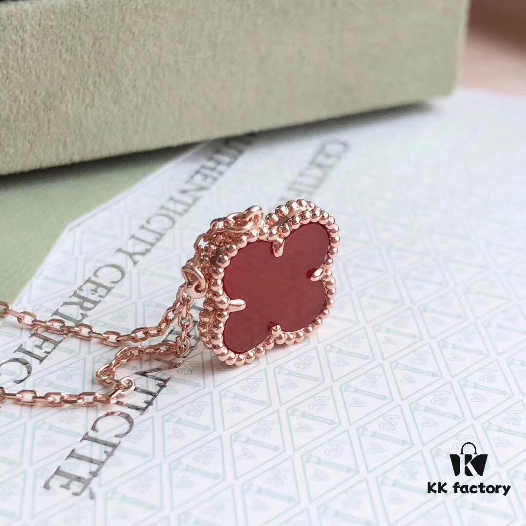 Van Cleef & Arpels VCA Alhambra Clover Necklace, Authentic Design! The clover-shaped agate features smooth contours and elegant lines, with hand-polished fine beads for a full, three-dimensional appearance. Premium lobster clasp with custom-level craftsmanship and an exclusive anti-counterfeit code—each necklace has a unique identification number, ensuring authenticity. Hand-engraved chain links, each link featuring four facets. Exquisite workmanship exudes refined elegance. Beautiful when worn alone or layered.