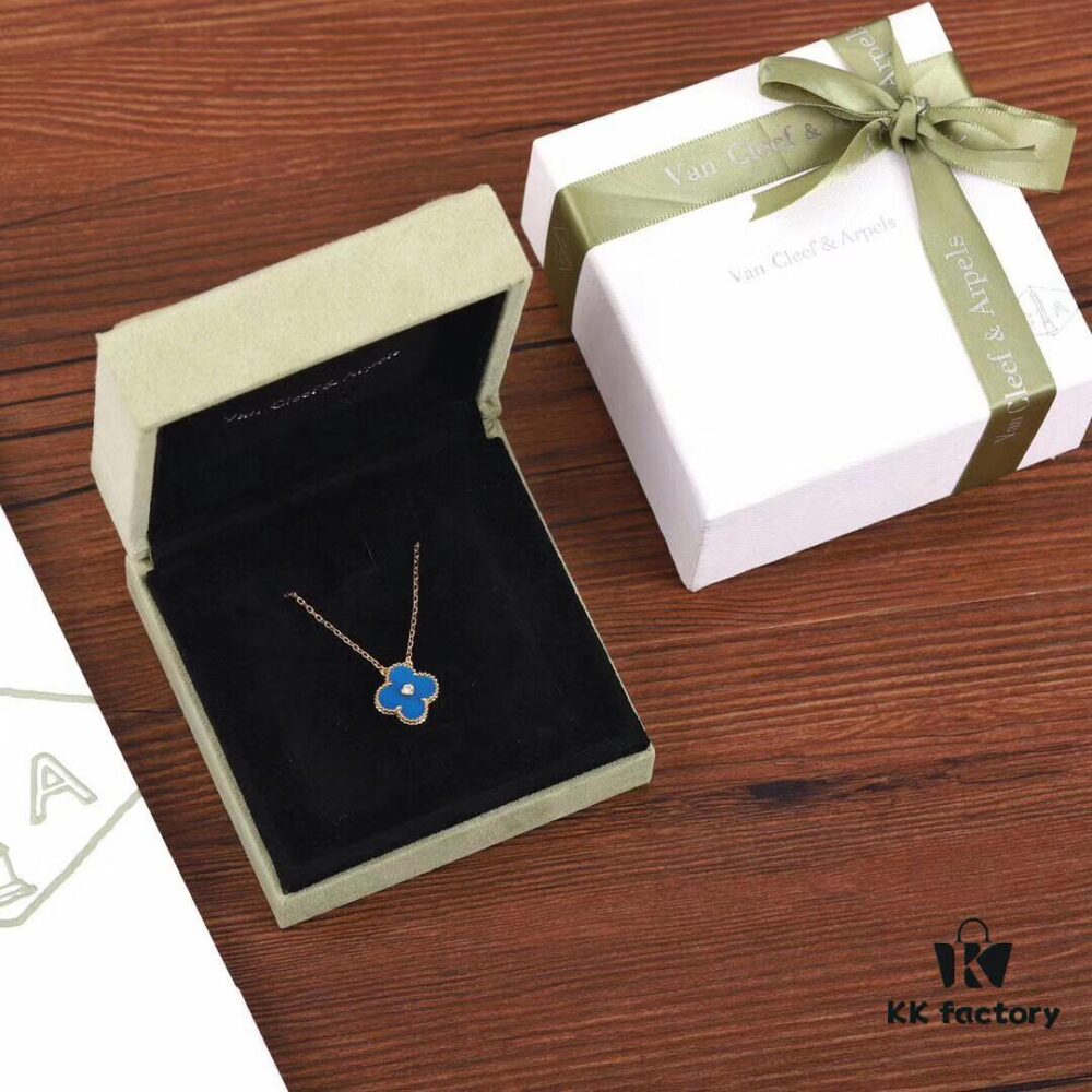 Van Cleef & Arpels 2019 Christmas Limited Edition in Pure White